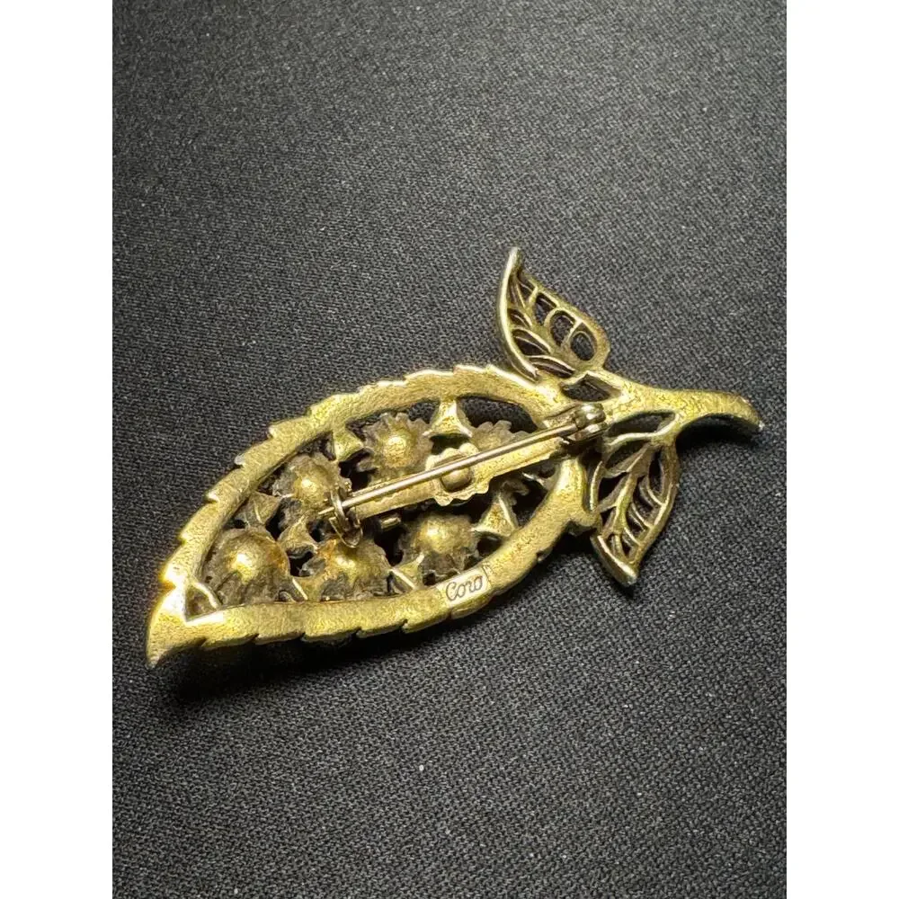 Vintage Coro Gold Tone Faceted Crystals Leaf Brooch